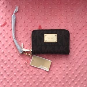 Michael Kors Multi Function Phone Case Wristlet